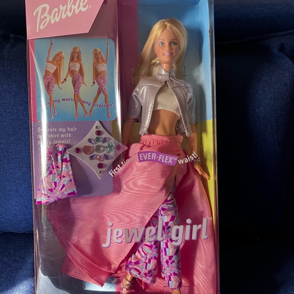 Barbie doll - Picture 1 of 4